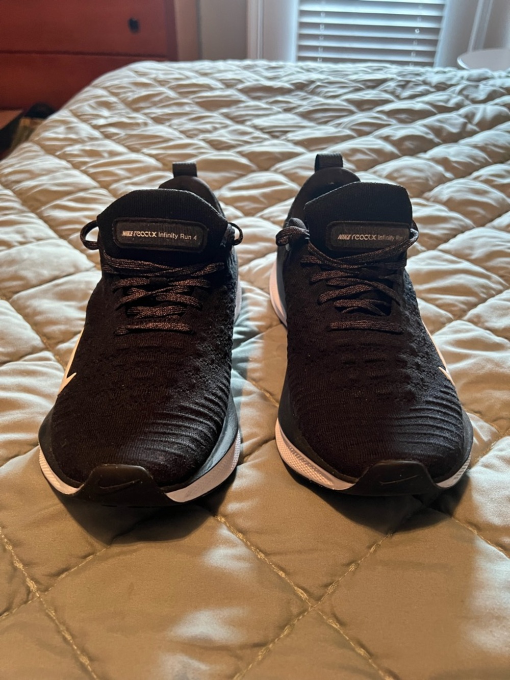 Nike Black & White Running Sneakers Flyknit Upper infinity run 4